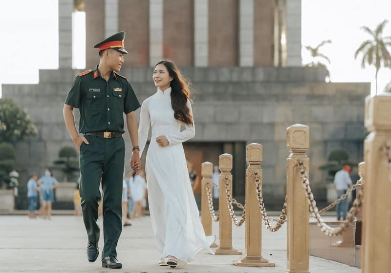 ảnh cưới mặc quân phục