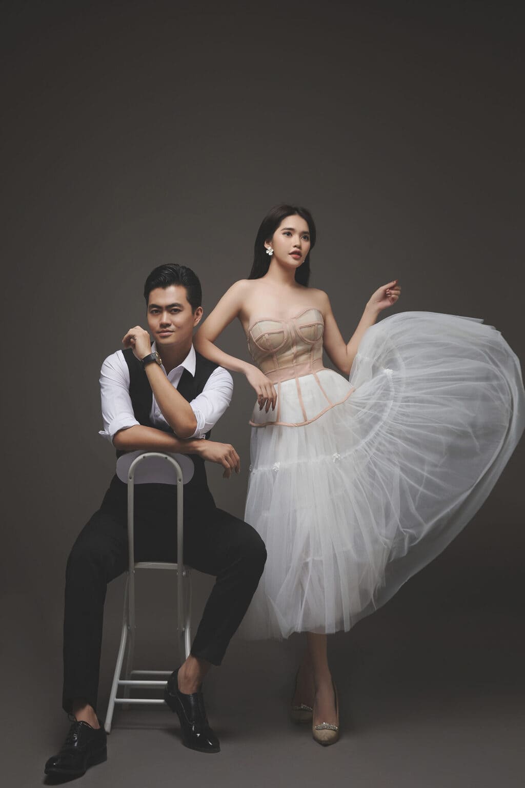 Cách chọn váy cưới cho cô dâu da ngăm