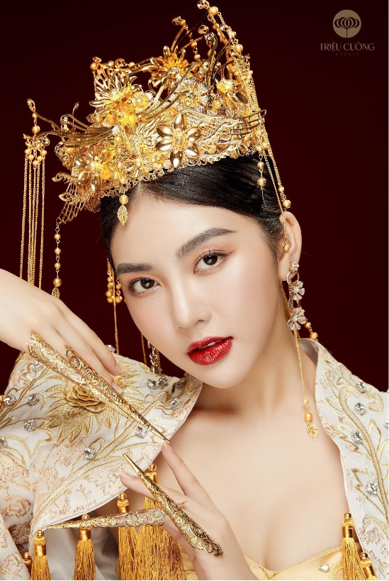 Mẫu nail đẹp cho cô dâu chụp ảnh cưới